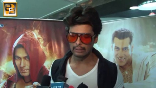 Kushal GROPES Tanisha's CHEST Bigg Boss 7 11th November 2013 Episode