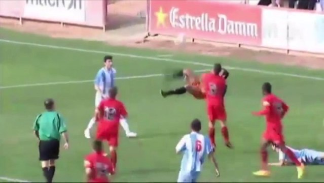 Un gardien marque d'un incroyable retourné acrobatique !