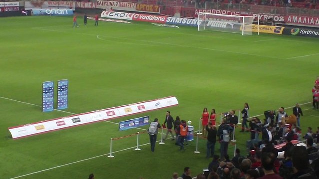 Η βράβευση του Μάρκο Πάντελιτς από τον Βαγγέλη Μαρινάκη στο Γεώργιος Καραϊσκάκης