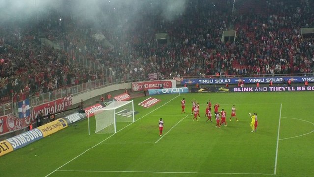 Οι πανηγυρισμοί των παικτών του Ολυμπιακού στο φινάλε του αγώνα με τον ΠΑΟΚ