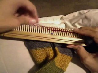 Changing Colors On Dr. Who Scarf  (Knitting Loom Style)