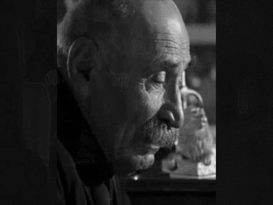 Tuncel Kurtiz  - Hiçbir Soru Masum Değildir