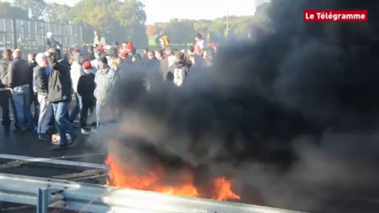 Montauban-de-Bretagne (35). Manifestation devant le portique écotaxe
