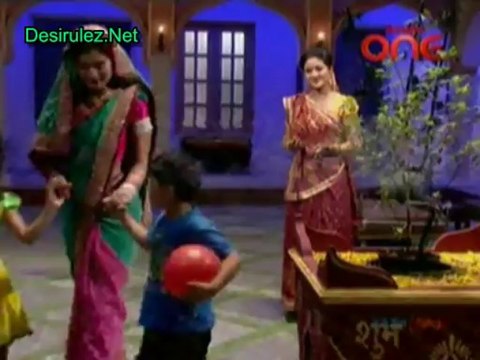 Aakhir Bahu Bhi Toh Beti Hi Hai - 11th November 2013 pt2