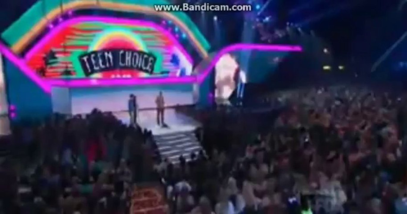 Ashton Kutcher reveals his first name and more...( teen choice awards 2013)