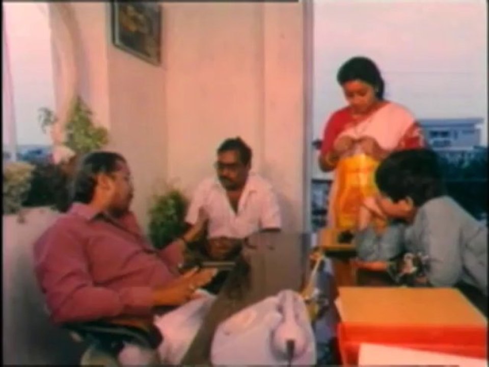 Sri Lakshmi Irritates A Stranger With Her Song - Ladies Special