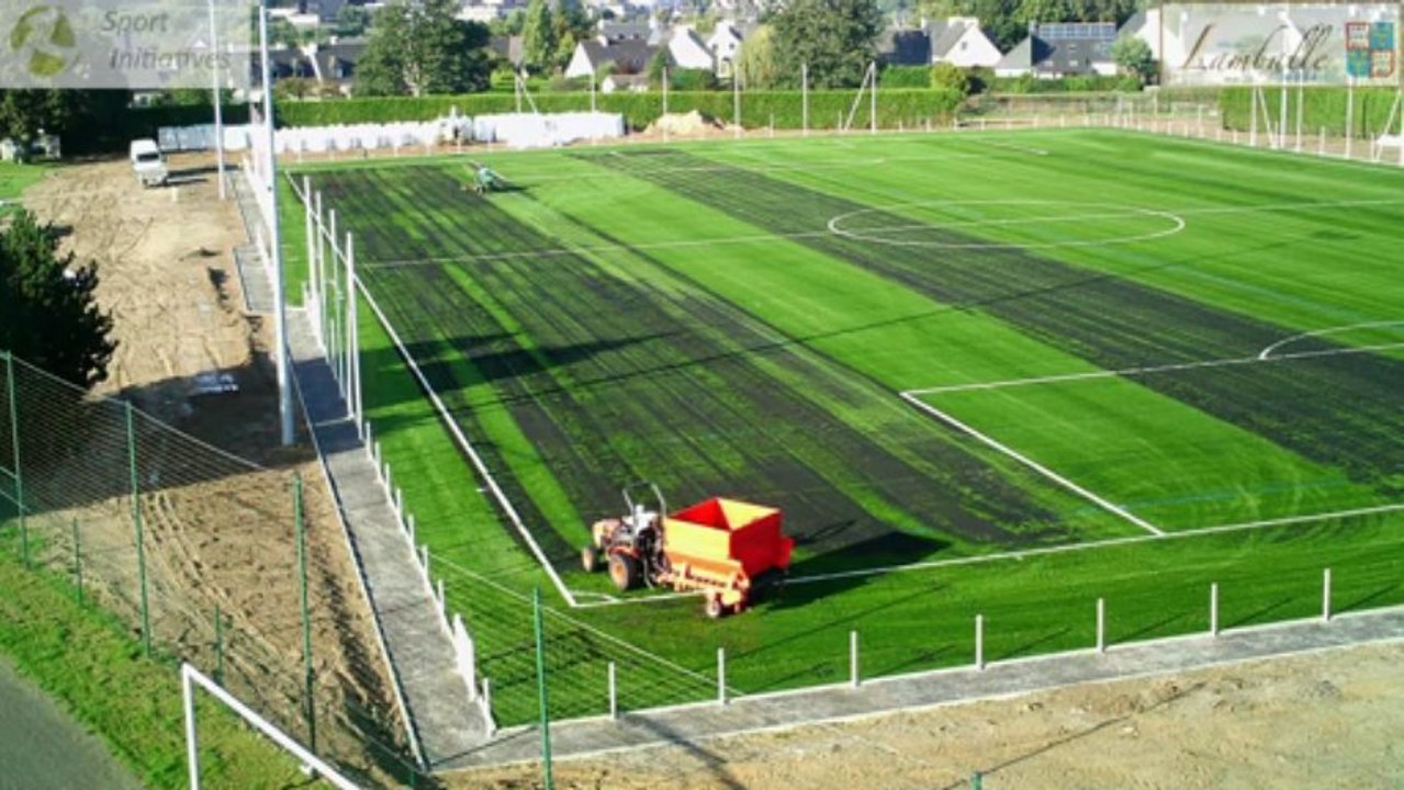 Realisation d'un terrain de football en gazon synthetique