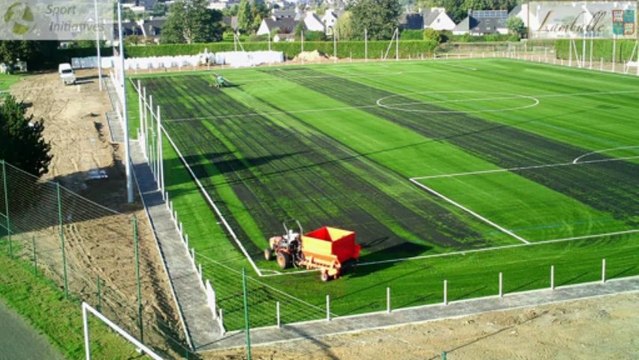 Realisation d'un terrain de football en gazon synthetique
