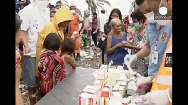 Filippine, arrivano gli aiuti. Difficile distribuirli