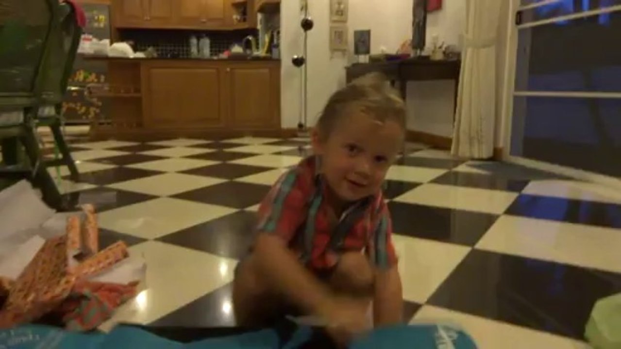 Liam decouvre son skate