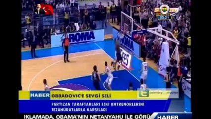 Download Video: Partizan taraftarından Obradovic'e destek ve sevgi gösterisi...