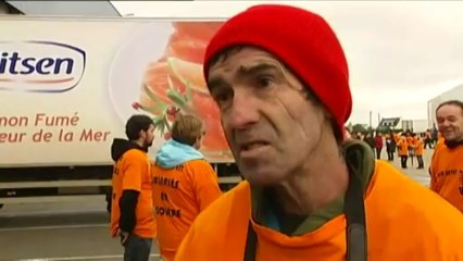 Des salariés bretons en grève condamnent les violences des "Bonnets rouges"