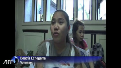 Volunteers queue up to help Philippines aid effort