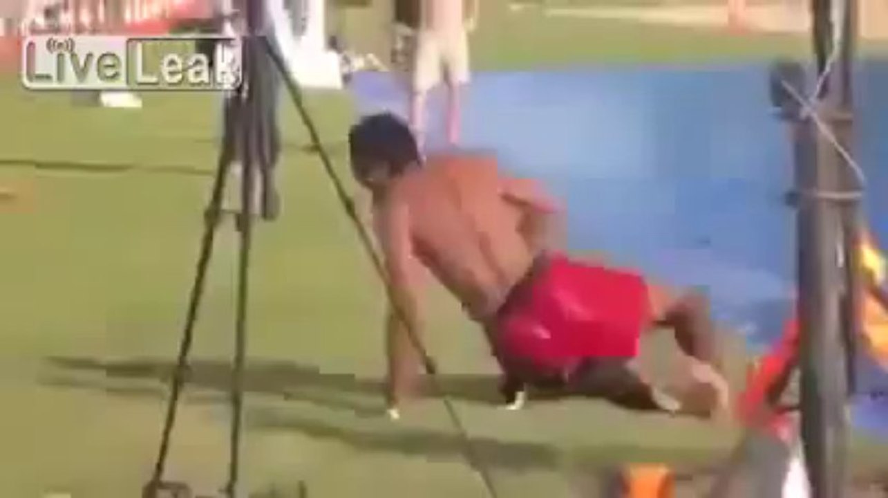 Guy narrowly escapes shark attack _ lol