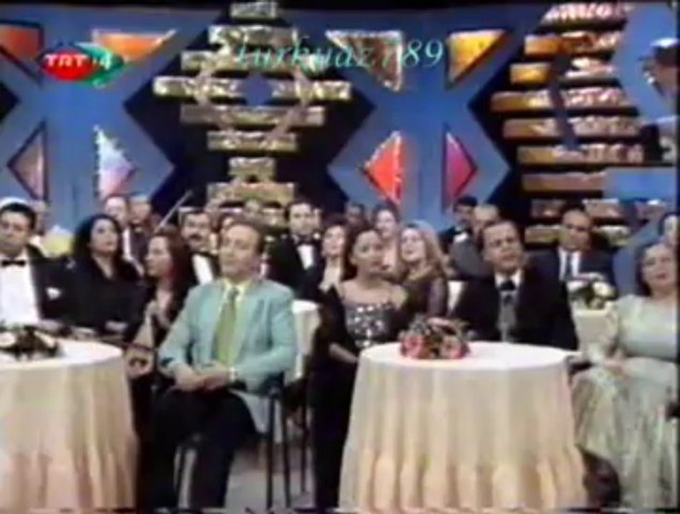 TRT TSM KORO-Şu Göğsüm Yırtılıp Baksan Dikenler Aynı Güldendir