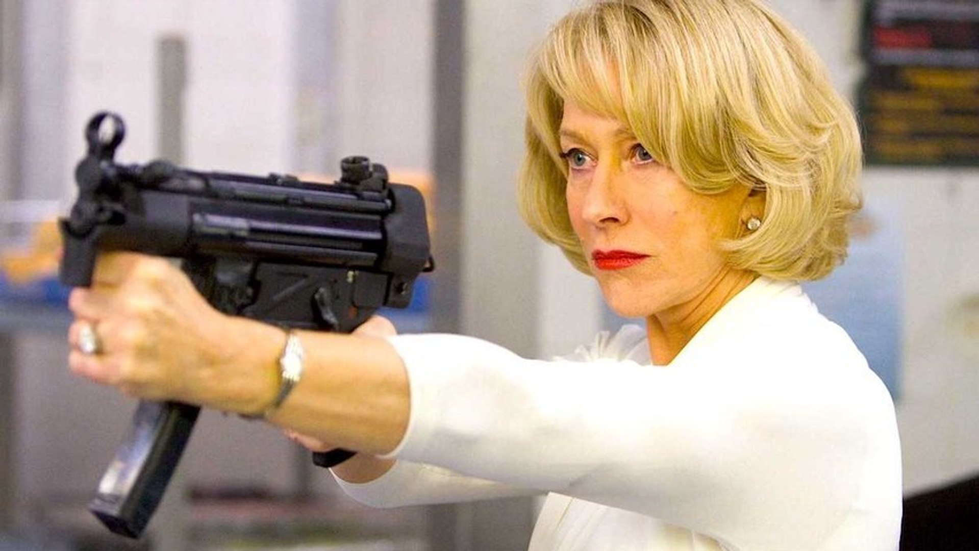 Helen Mirren Has a Machine Gun in RED - video Dailymotion