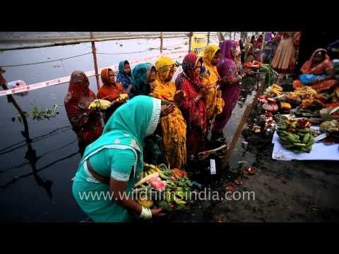 Prayer to the Sun God: Chhath Puja at Yamuna banks