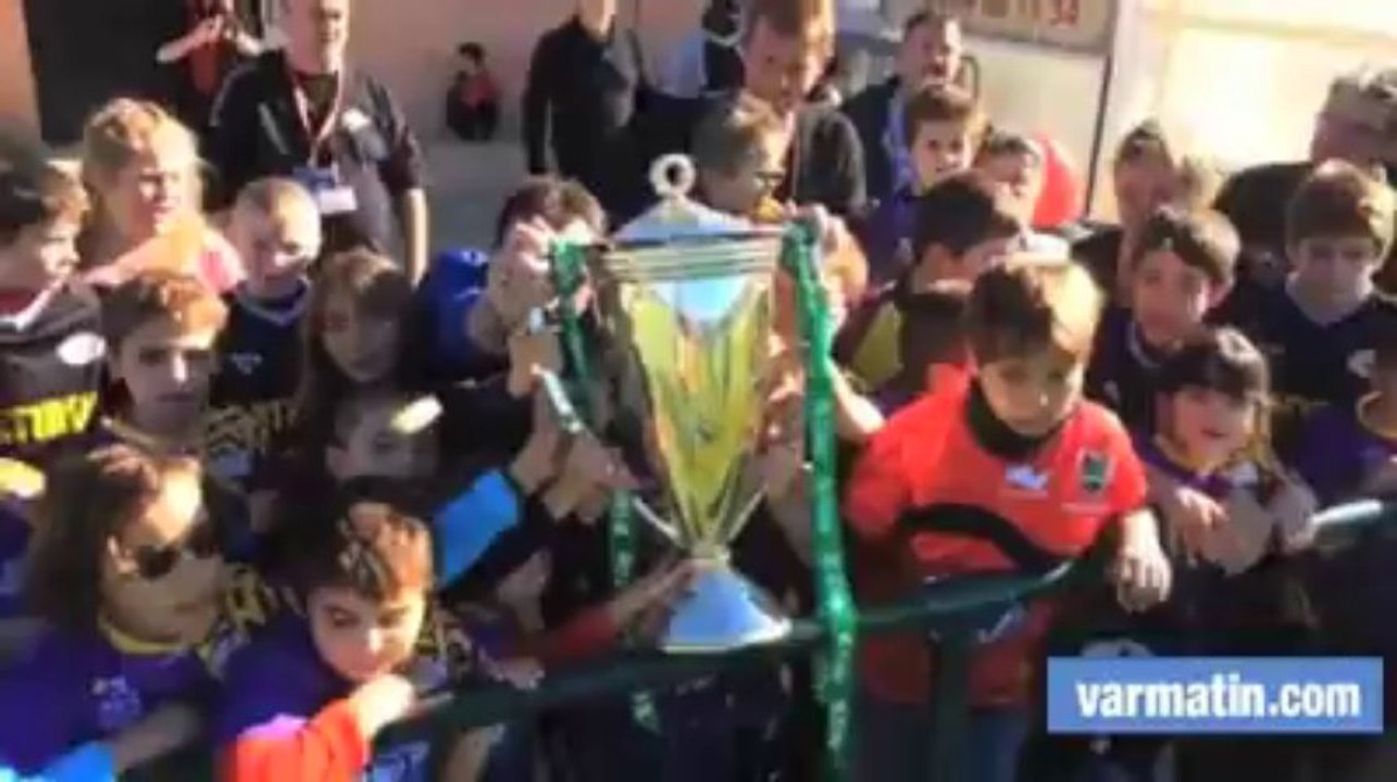 2013-11-13-09-01-03-531 Les jeunes du club du val D'Issole ont pu toucher la "H-Cup"