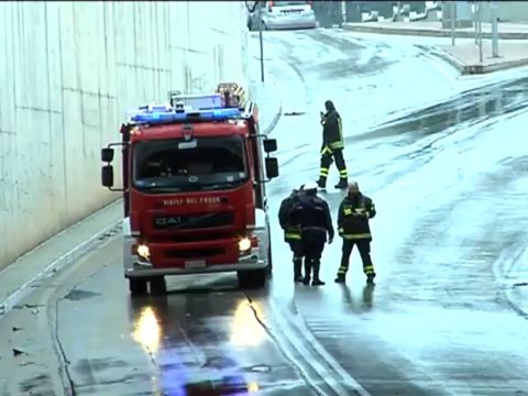 TG 12.11.13 Maltempo a Bari, città allagata e traffico in tilt