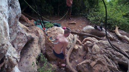 Body Suspension en chute libre dans la jungle