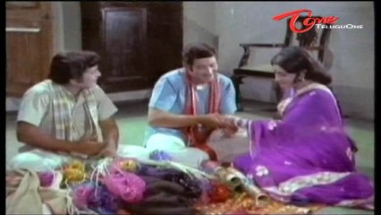 Krishna Flirting Beautiful Woman To Sell His Bangles