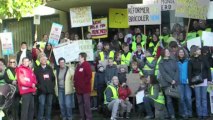 Beauvais : Manifestation de parents d'élèves contre la réforme des rythmes scolaires