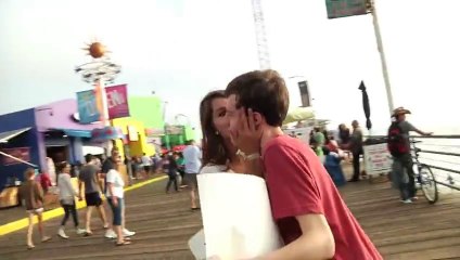 Surprisingly, ‘Kiss Me I’m Desperate’ Sign Actually Works