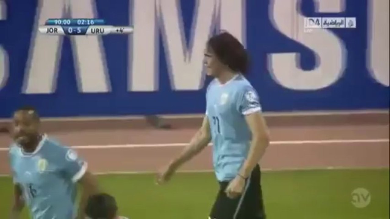 Superbe coup franc de Cavani avec l'Uruguay face à la Jordanie