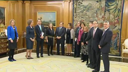 La Reina recibe un ejemplar del libro "Sofía, 75 años", editado por la Agencia EFE