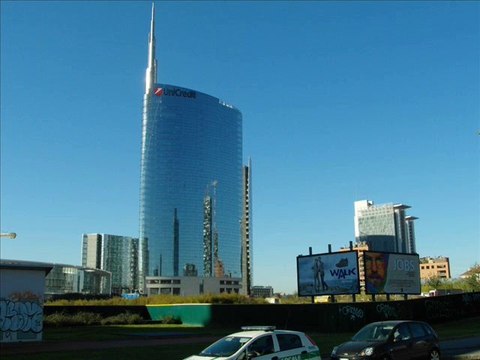 PIAZZA GAE AULENTI (PORTA GARIBALDI, MILANO, ITALY)