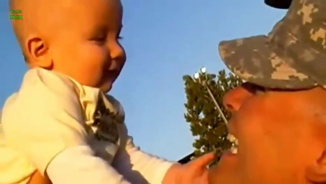 Soldat qui voit son bébé pour la première fois - Compilation de pur bonheur!