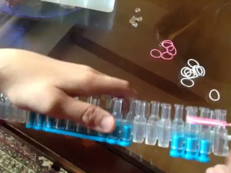 How to make a  fishtail rainbow loom