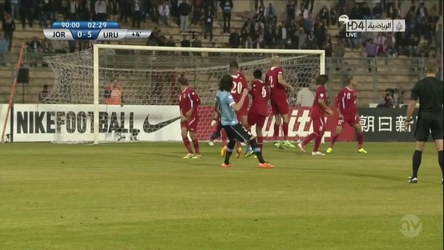 Football : le joli coup franc d'Edinson Cavani