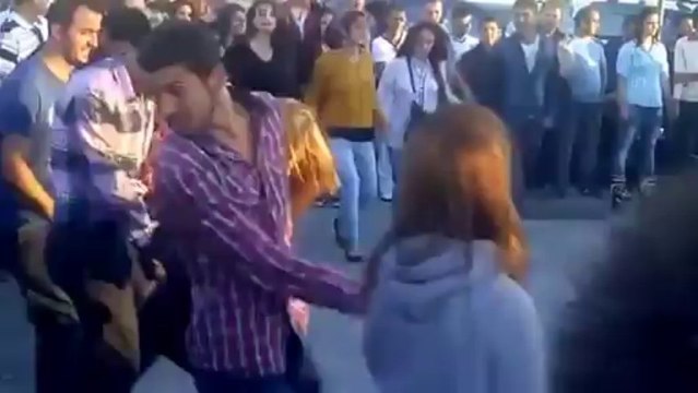 Biz Her Yerde Oynarız Kemençe Sesini Duyunca (Rize Kalkandere)