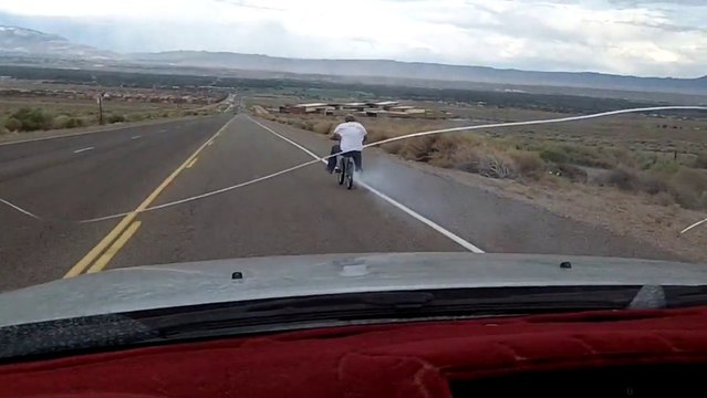 Faire du BMX en descente à plus de 80km/h sans protections
