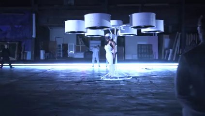 Lady Gaga nous présente VOLANTIS, La première ROBE VOLANTE!