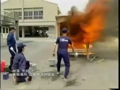 FIRE-117 : Bouteille pour éteindre un feu