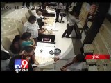 Jewellery theft caught on CCTV Camera in Mumbai - Tv9 Gujarat