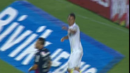 Santos faz três no Bahia no Pacaembu