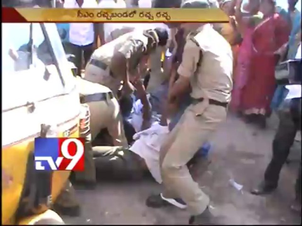 Sanitation workers create a scene CM Kiran's Racchabanda