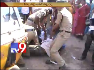 Sanitation workers create a scene CM Kiran's Racchabanda