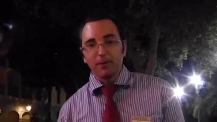 Il a de l'écho dans la voix! Marrant!