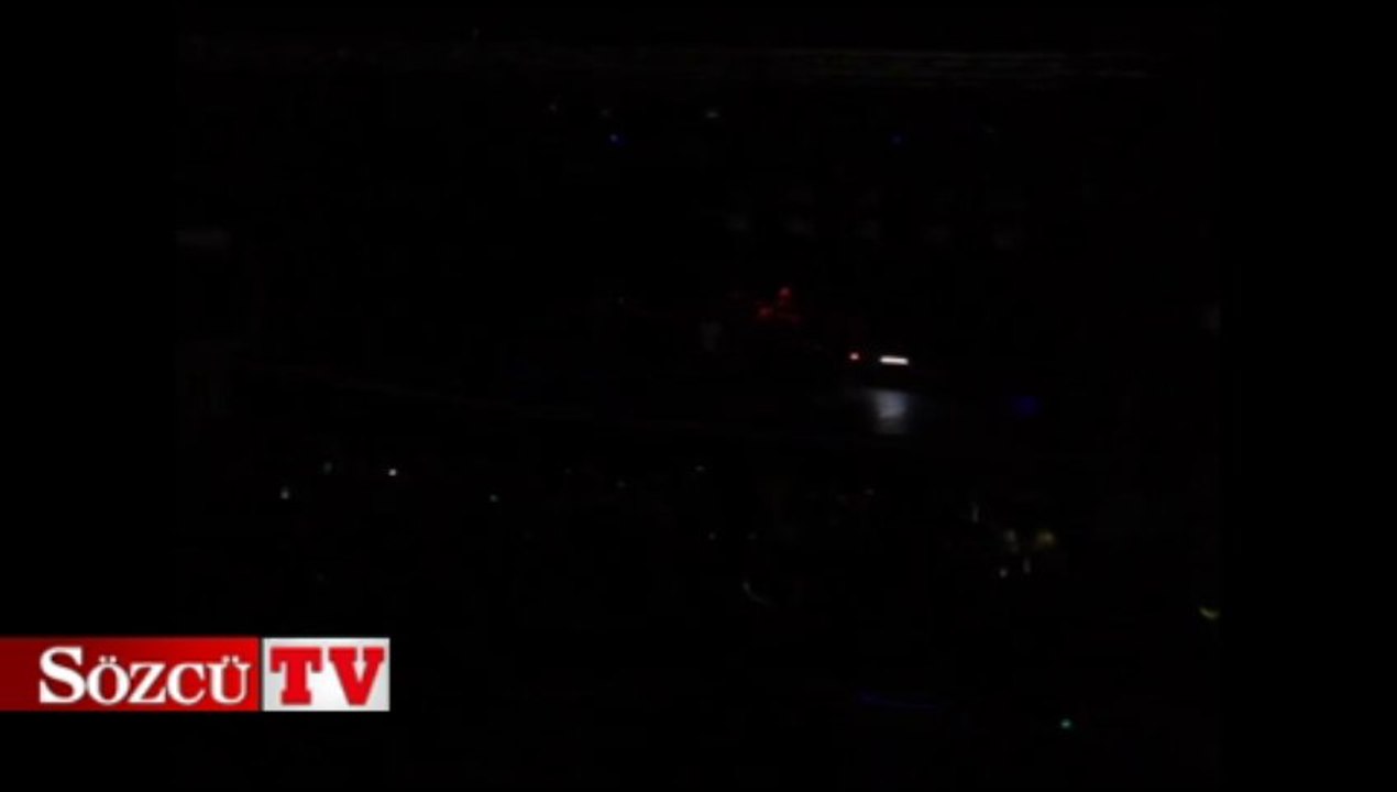 Duman konserinde Gezi protestosu!