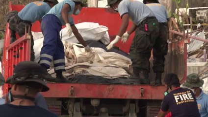 Aux Philippines, la douleur des survivants