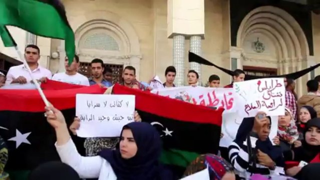 Les Libyens continuent à manifester contre les milices