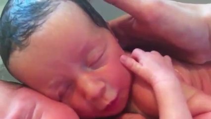 Descubren nueva técnica que relaja a los bebés durante el baño