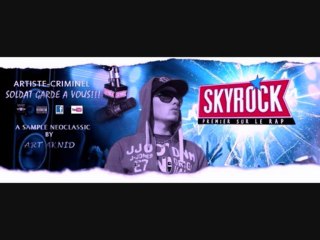 artiste criminel soldat garde a vous