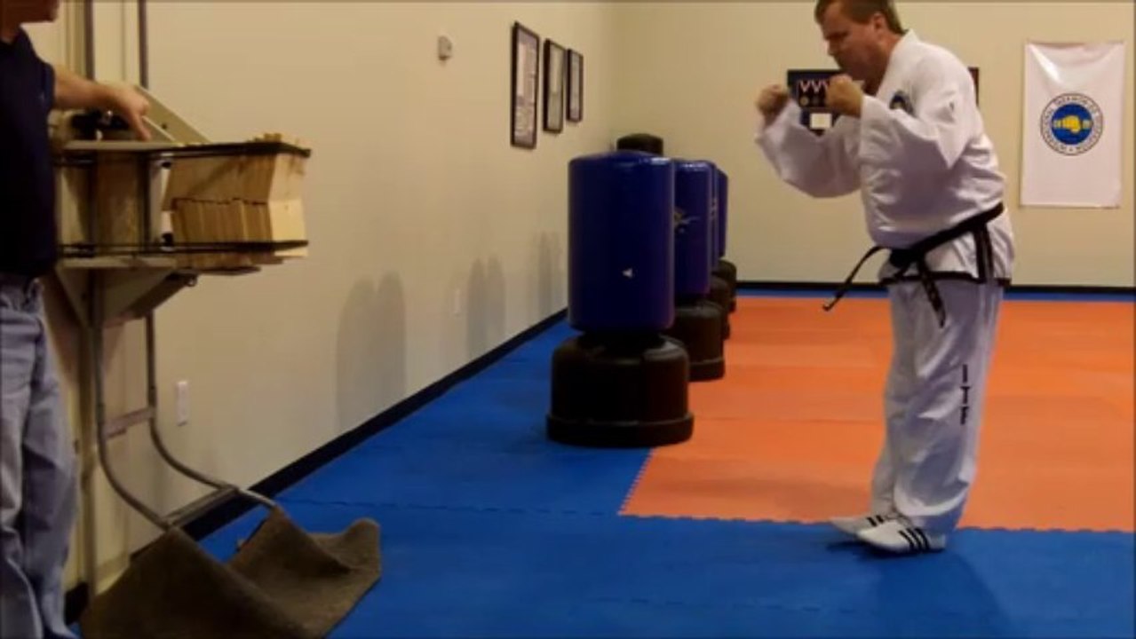 Board breaking - 12 Board Break Stepping Side Kick - ITF Taekwondo Sidekick Power Breaking