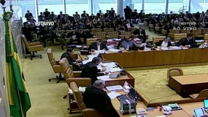 Mensalão: 11 réus se entregam e 1 foge