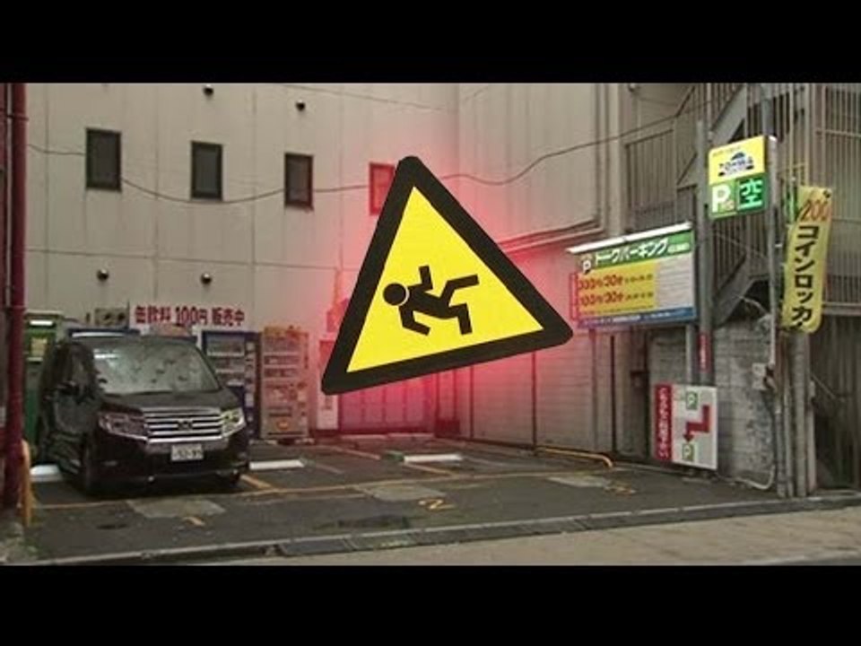 Suicide fail in Tokyo: woman jumps out window, falls on man